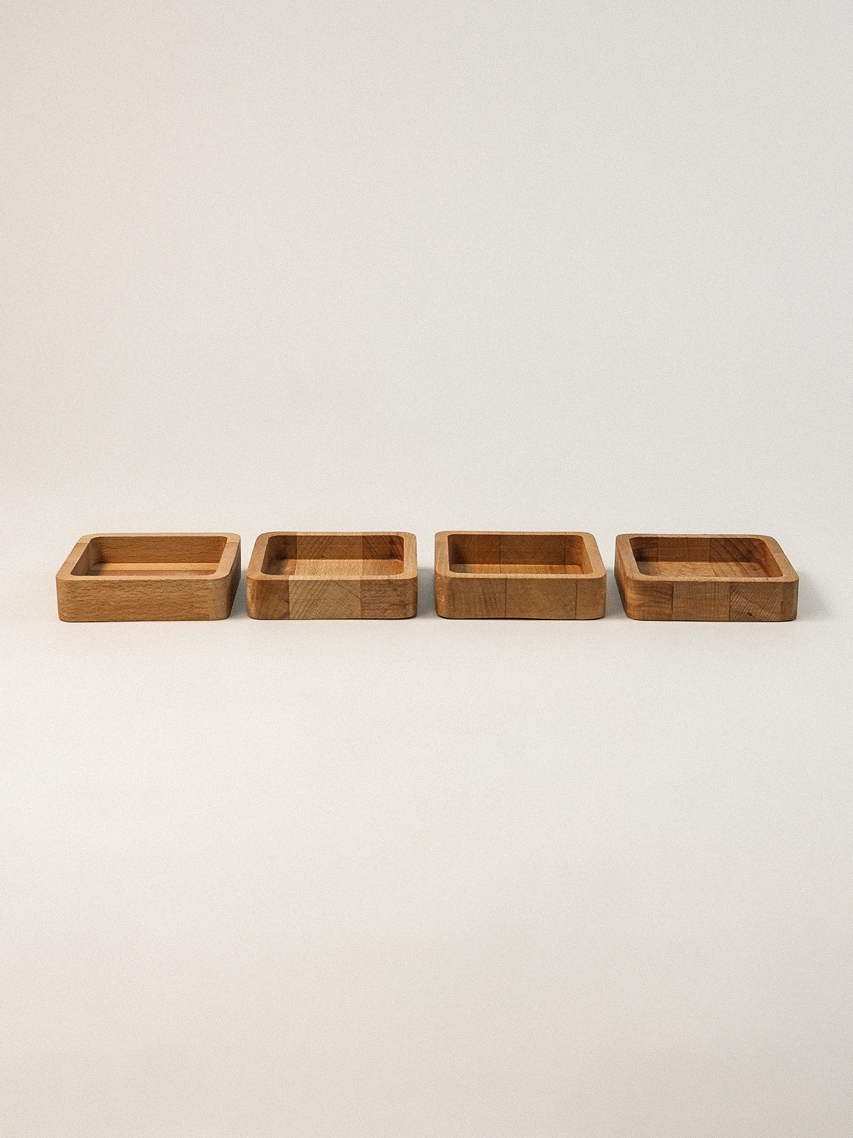 4 bölmeli ahşap çerezlik – Voss 4'lü Kare Ahşap Çerezlik Seti 13 x 13 x 1.8 cm | Noords