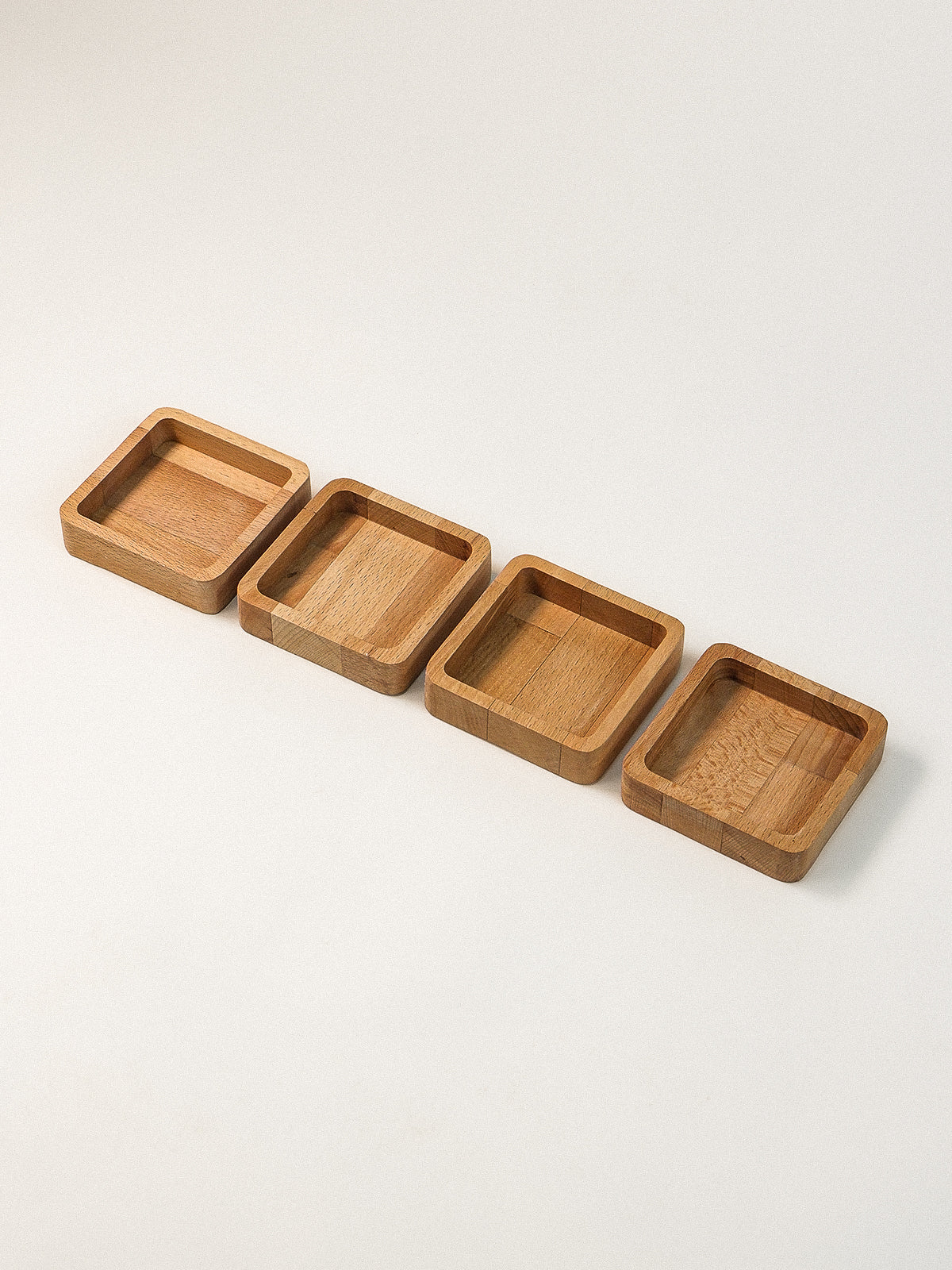 4 bölmeli ahşap çerezlik – Voss 4'lü Kare Ahşap Çerezlik Seti 13 x 13 x 1.8 cm | Noords